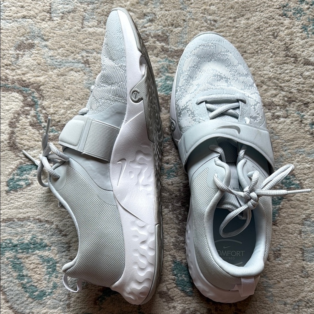 Nike Gray Athletic Shoes with Breathable Mesh and Cushioned Sole